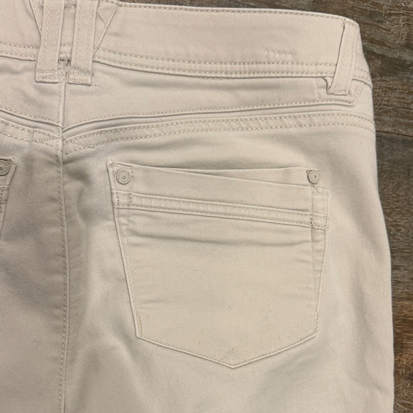 Democracy Women's Cream Ankle Jeans - Picture 8 of 9